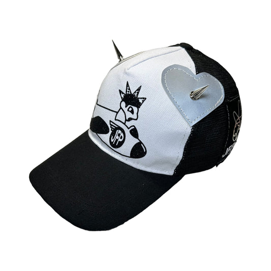 1/1 Cartoon Plane Reflective Heart Spike Horns Black Trucker Hat